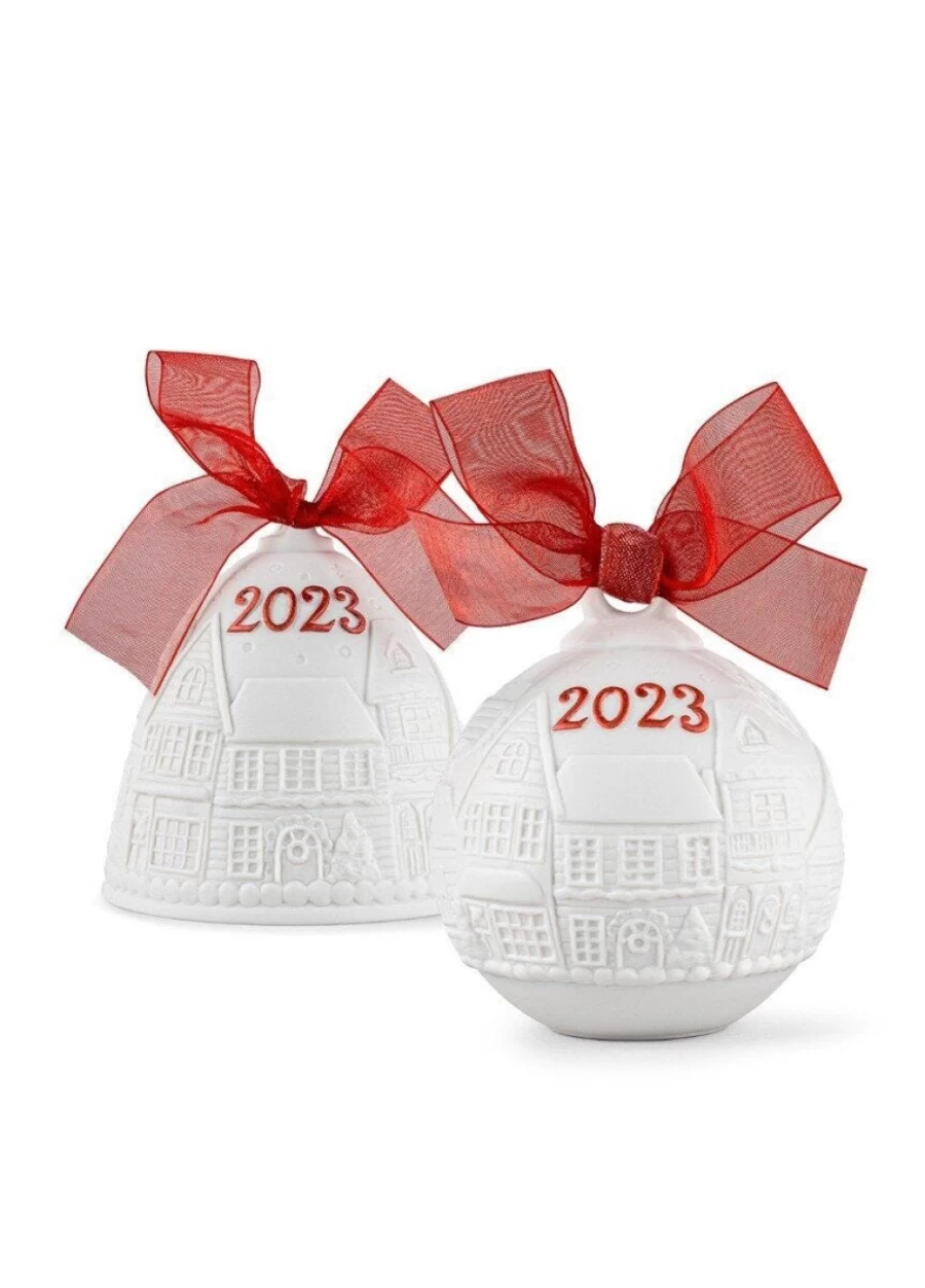 "Lladró 2023 Christmas Red Porcelain Figurine Set – Holiday Collectible"