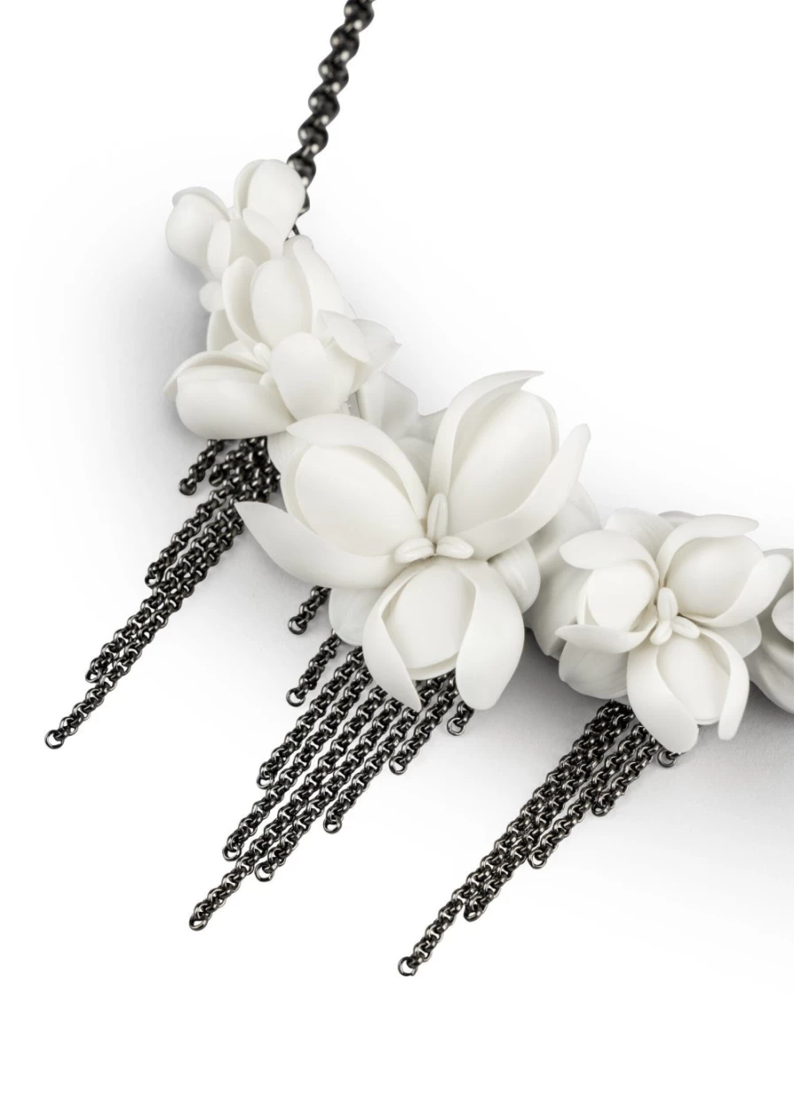 Lladró Exquisite Orchid Flower Pendant Necklace – Elegant Floral Jewelry Collection
