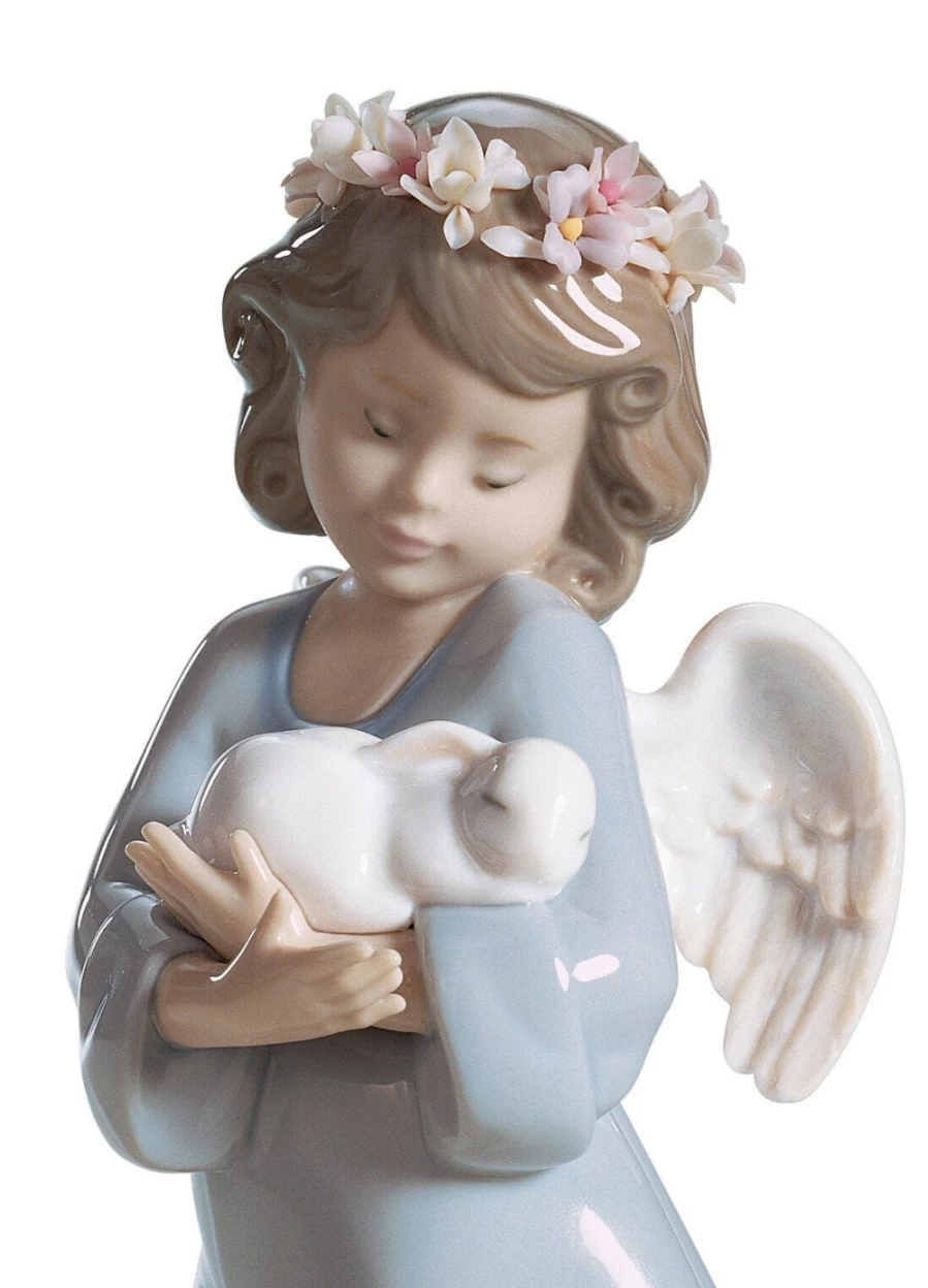 Lladró Heavenly Love Angel Figurine - Elegant Collectible Porcelain Sculpture