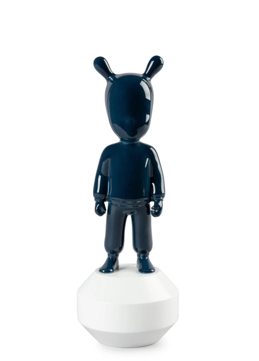 "Lladró Dark Blue Guest Figurine - Handcrafted Porcelain Collectible Small Model"