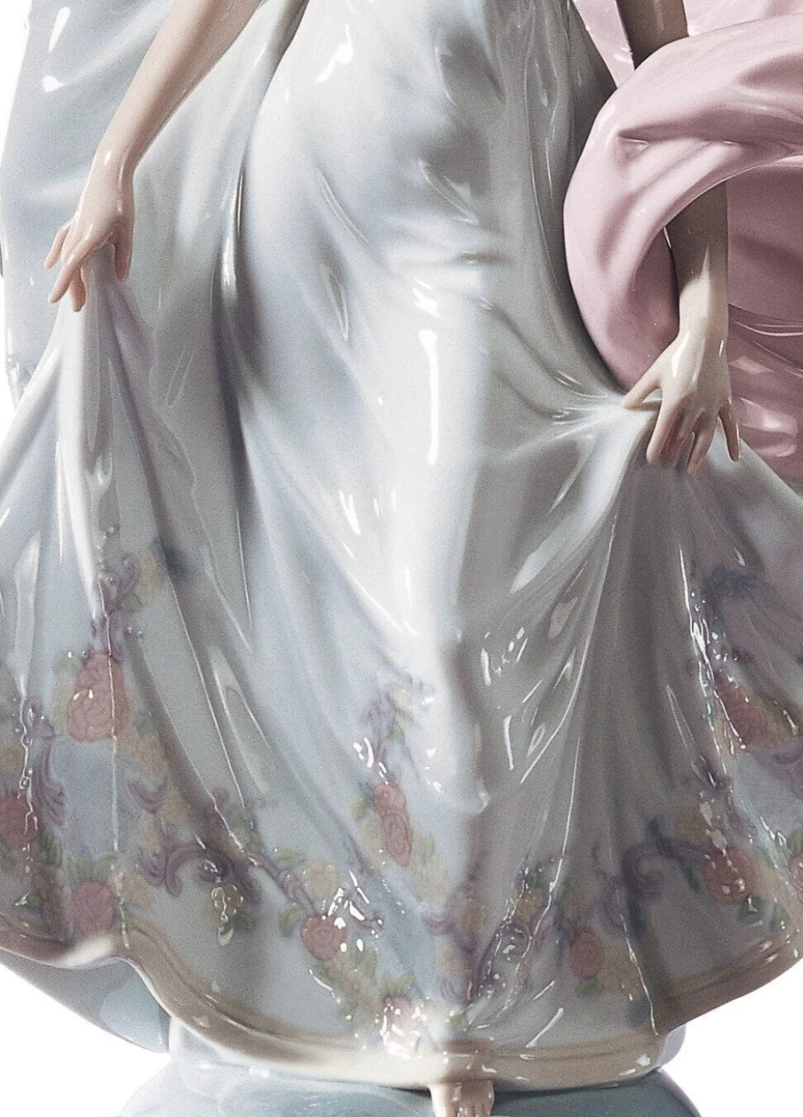 Lladró Allegory Of Liberty Porcelain Figurine - Elegant Women Statue Collectible Art Piece