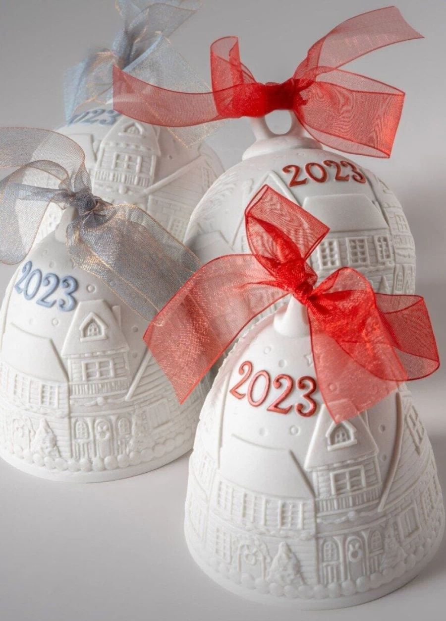 "Lladró 2023 Christmas Bell – Handcrafted Porcelain Holiday Decoration"