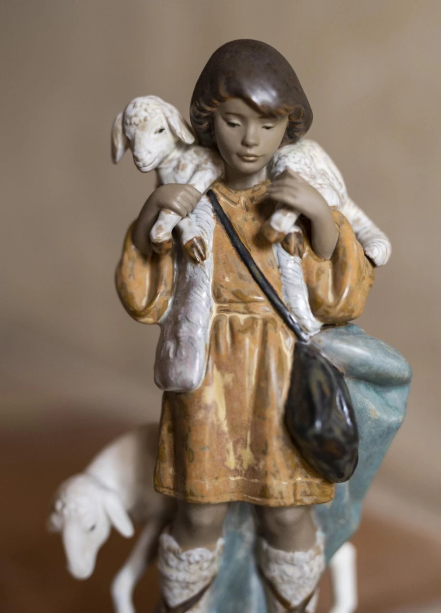 Lladró Shepherd Boy Nativity Figurine – Handcrafted Gres Porcelain Christmas Decor