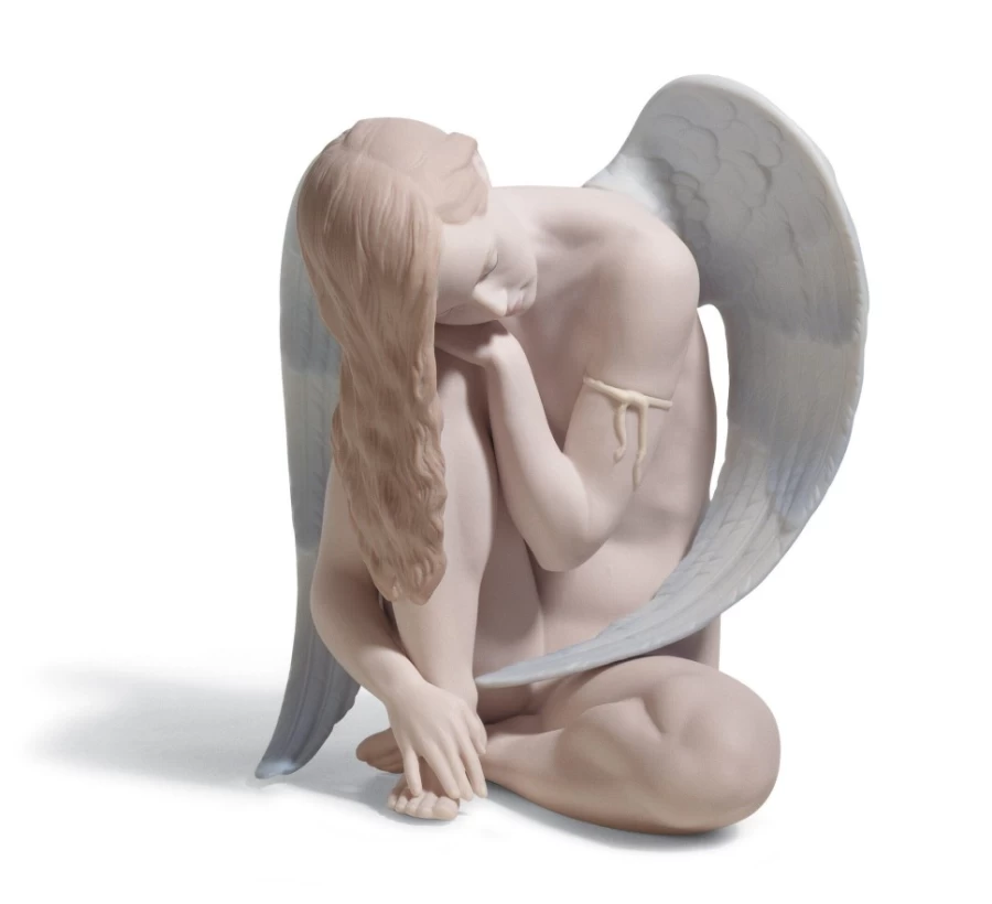 "Lladró Wonderful Angel Figurine - Exquisite Collectible Porcelain Statue"