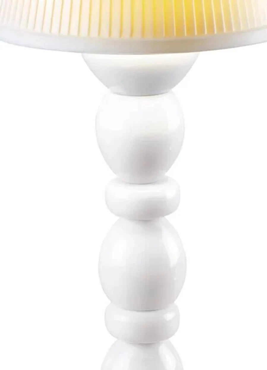 "Lladró Firefly Porcelain Figurine – Elegant Collectible Art Piece"