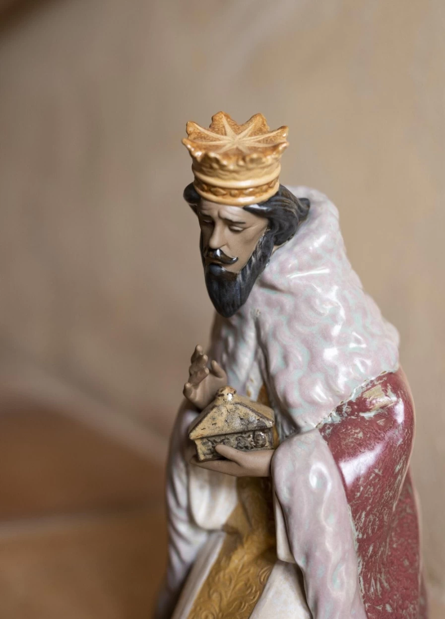 Lladró Gres Nativity Figurine - Gaspar Handcrafted Porcelain Statue
