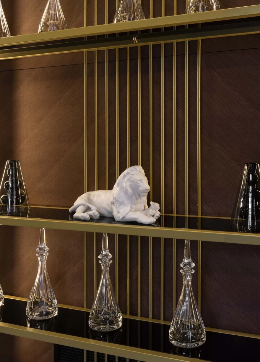 Lladró Lion With Cub Porcelain Figurine - Handcrafted Sculpture for Collectors