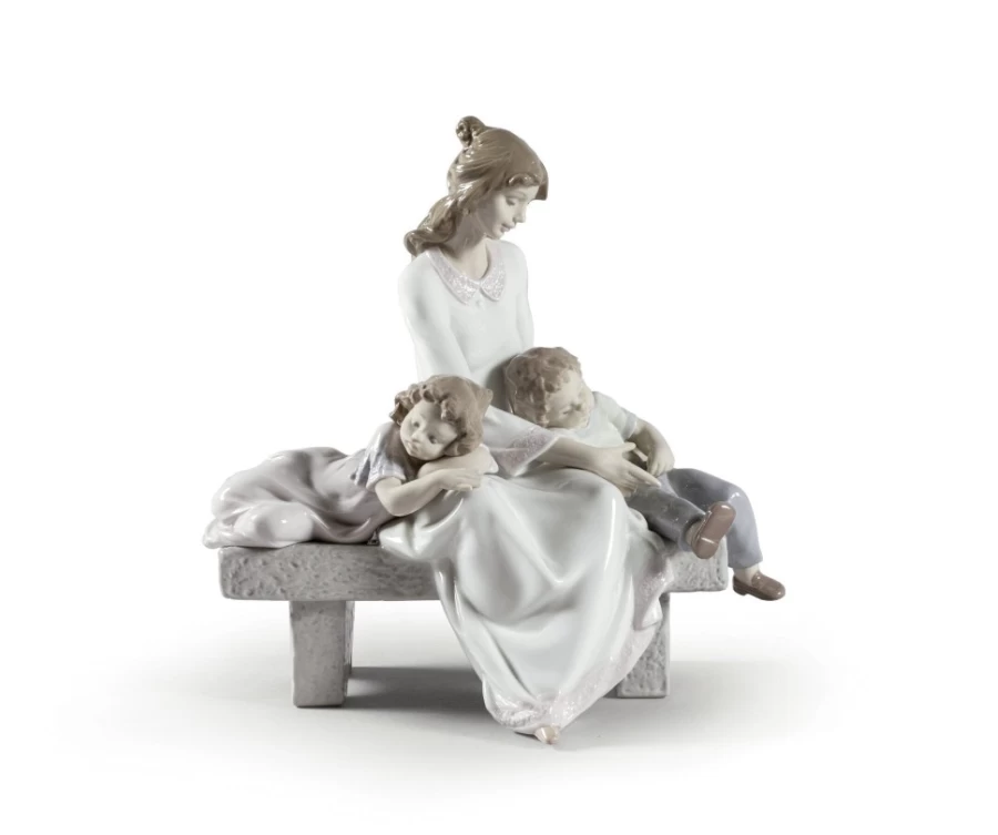"Lladró Porcelain Afternoon Nap Mother Figurine – Handcrafted Collectible Statue"