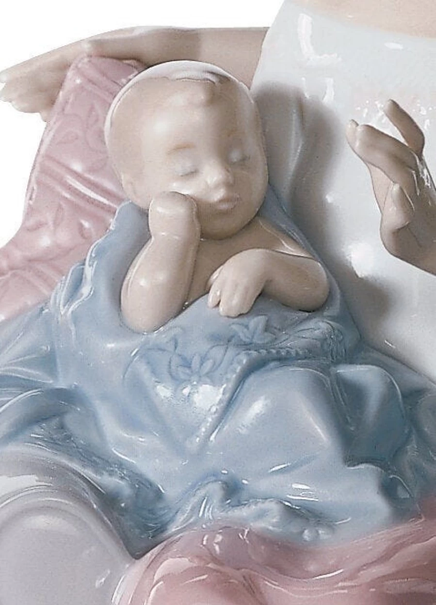 Lladró Circle Of Love Family Figurine - Elegant Porcelain Sculpture for Home Decor