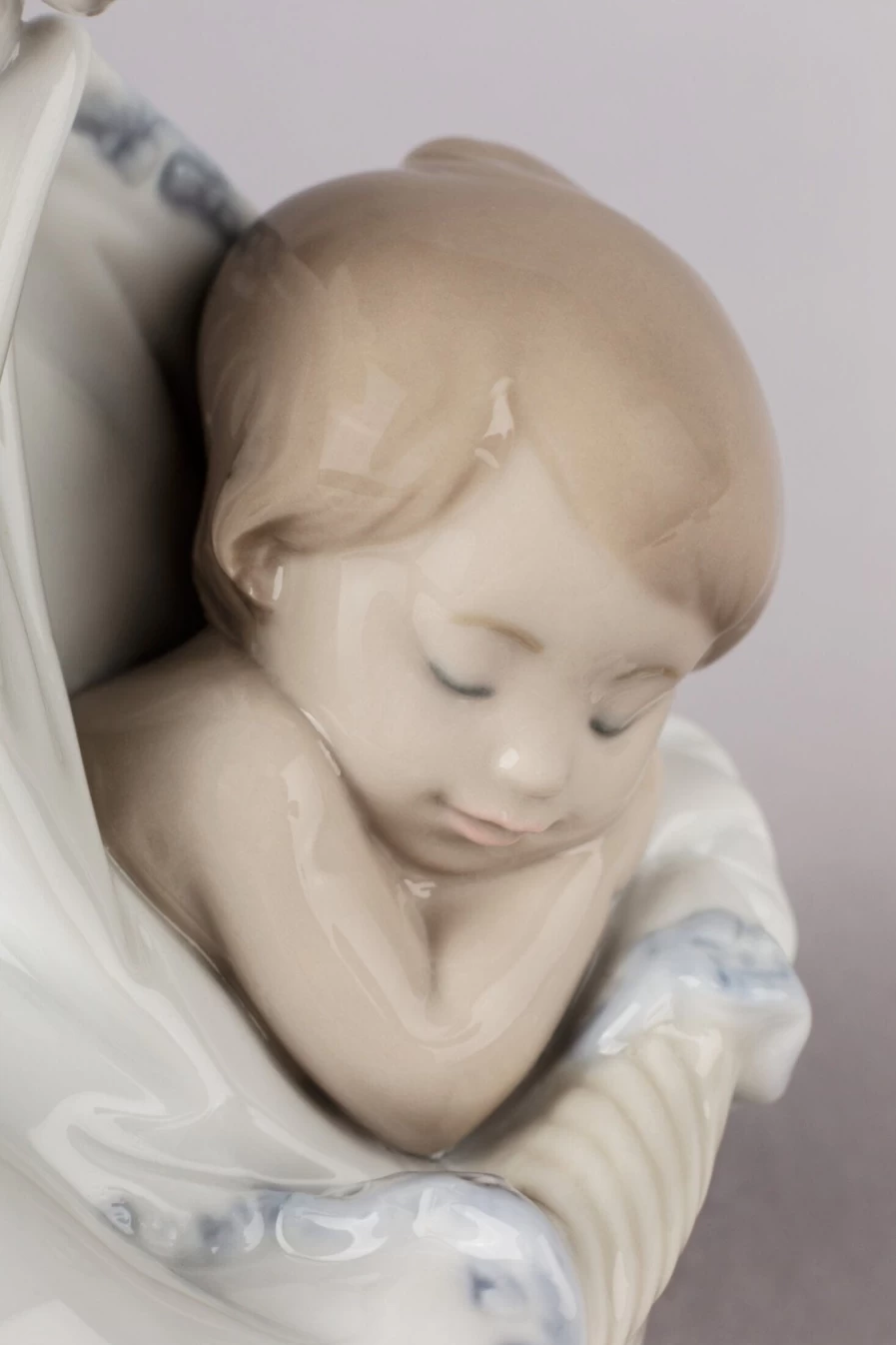 "Lladró Tender Dreams Boy Porcelain Figurine – Collectible Art Sculpture"