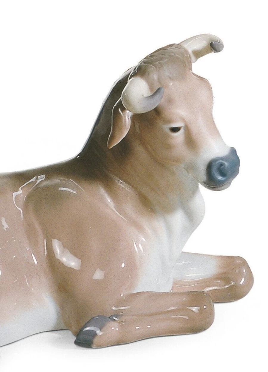 Lladró Calf Nativity Figurine - Handcrafted Porcelain Christmas Creche Statue