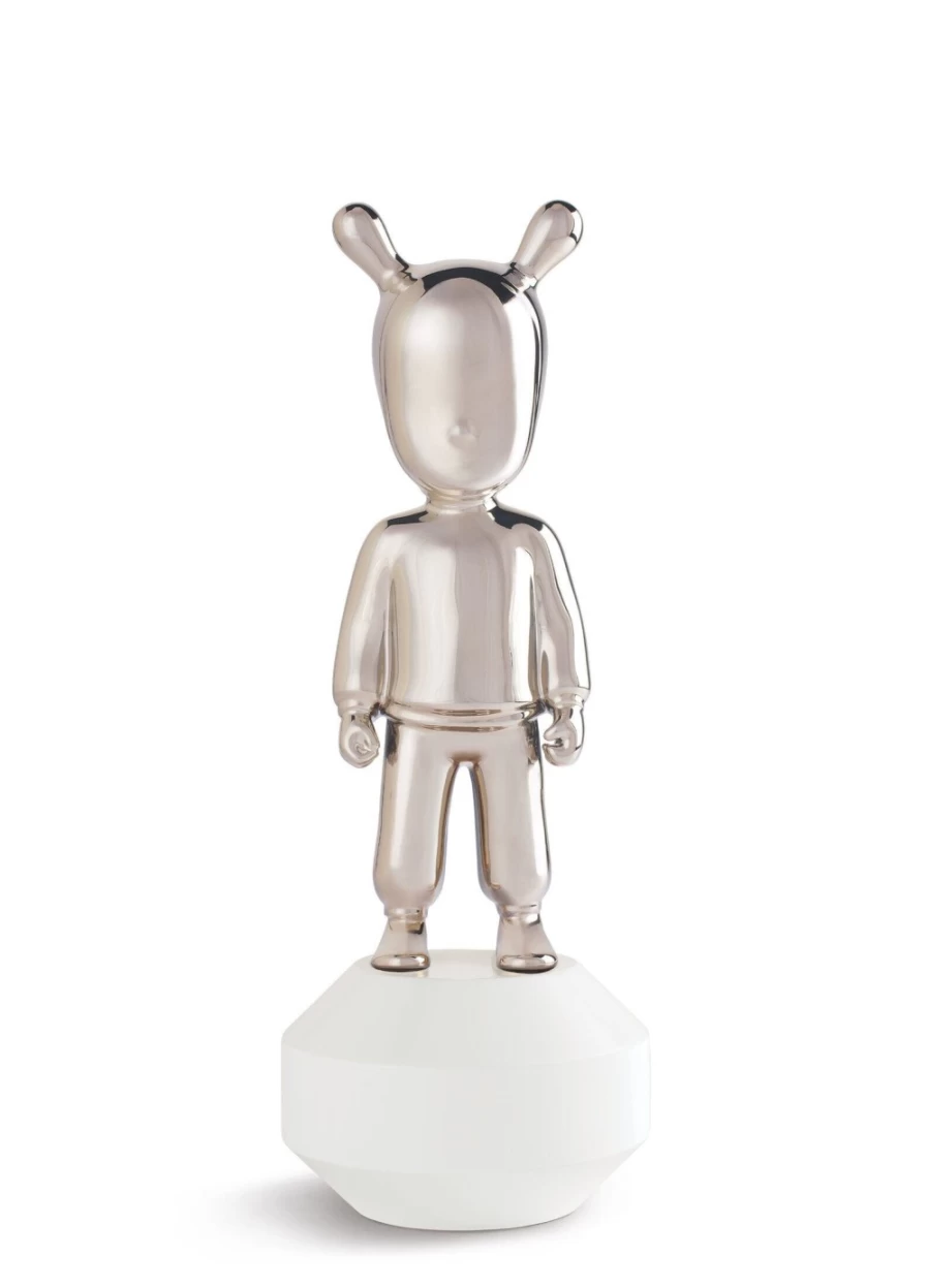 "Lladró Silver Guest Figurine – Elegant Small Collectible Porcelain Statue"