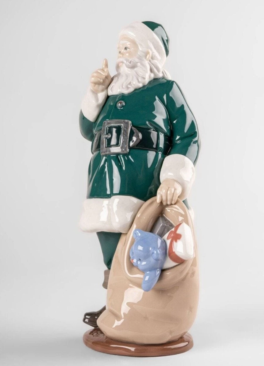 "Lladró Santa Is Here Green Porcelain Sculpture – Christmas Decor Collectible"