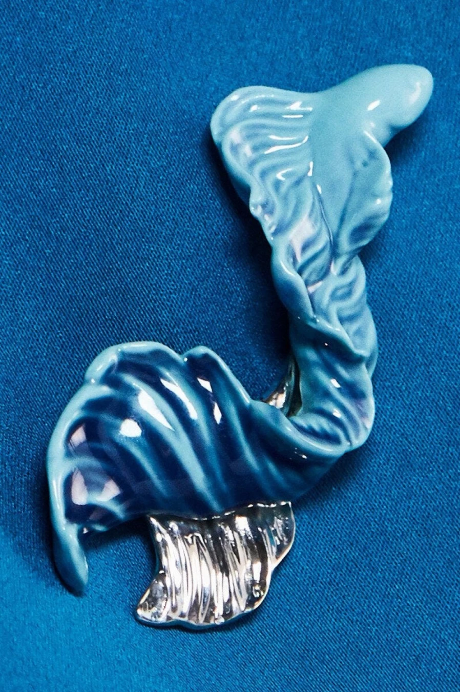 Lladró Exquisite Aquarium-Themed Brooch | Handcrafted Porcelain Jewelry