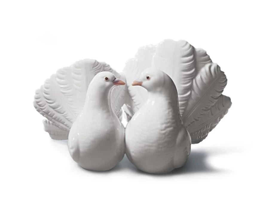 Lladró Romantic Couple of Doves Porcelain Figurine - Elegant Collectible Home Decor