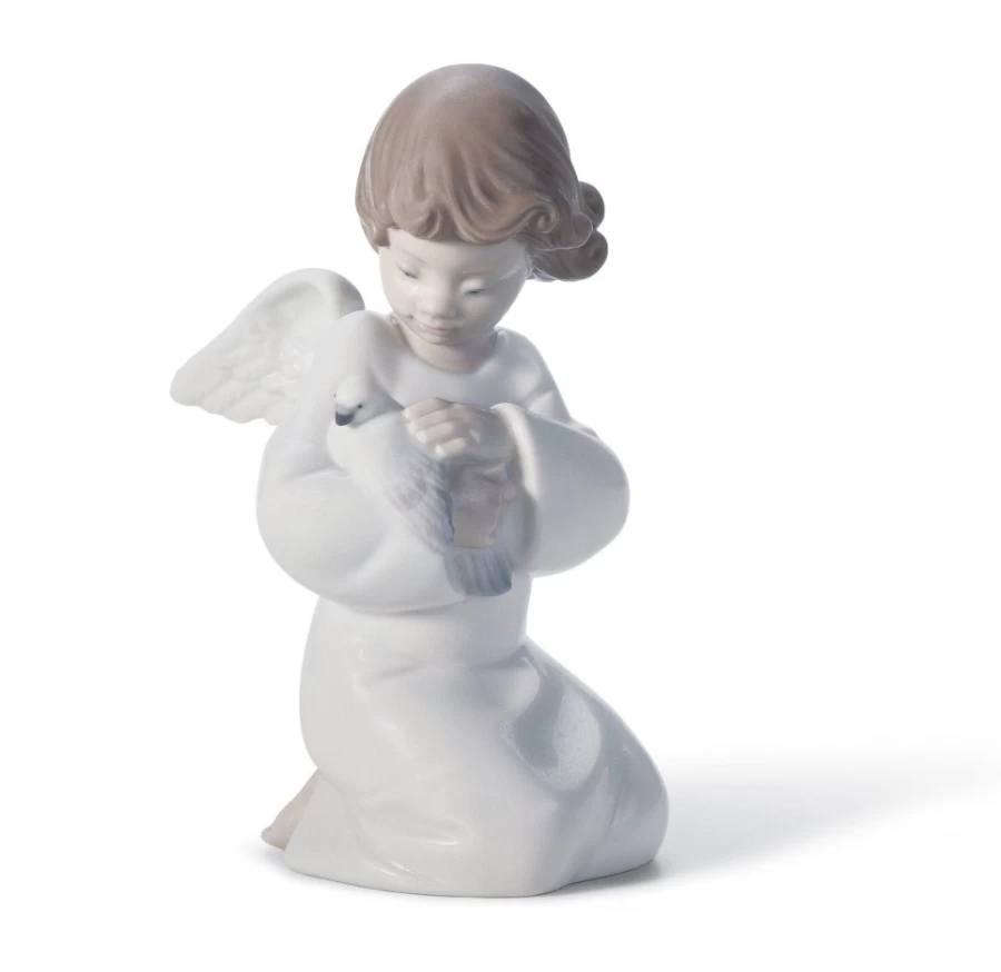 Lladró Loving Protection Angel Figurine - Handcrafted Porcelain Collectible Statue