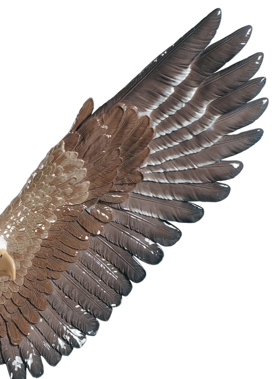 "Lladró Freedom Eagle Sculpture – Handcrafted Porcelain Eagle Statue Collectible Art"