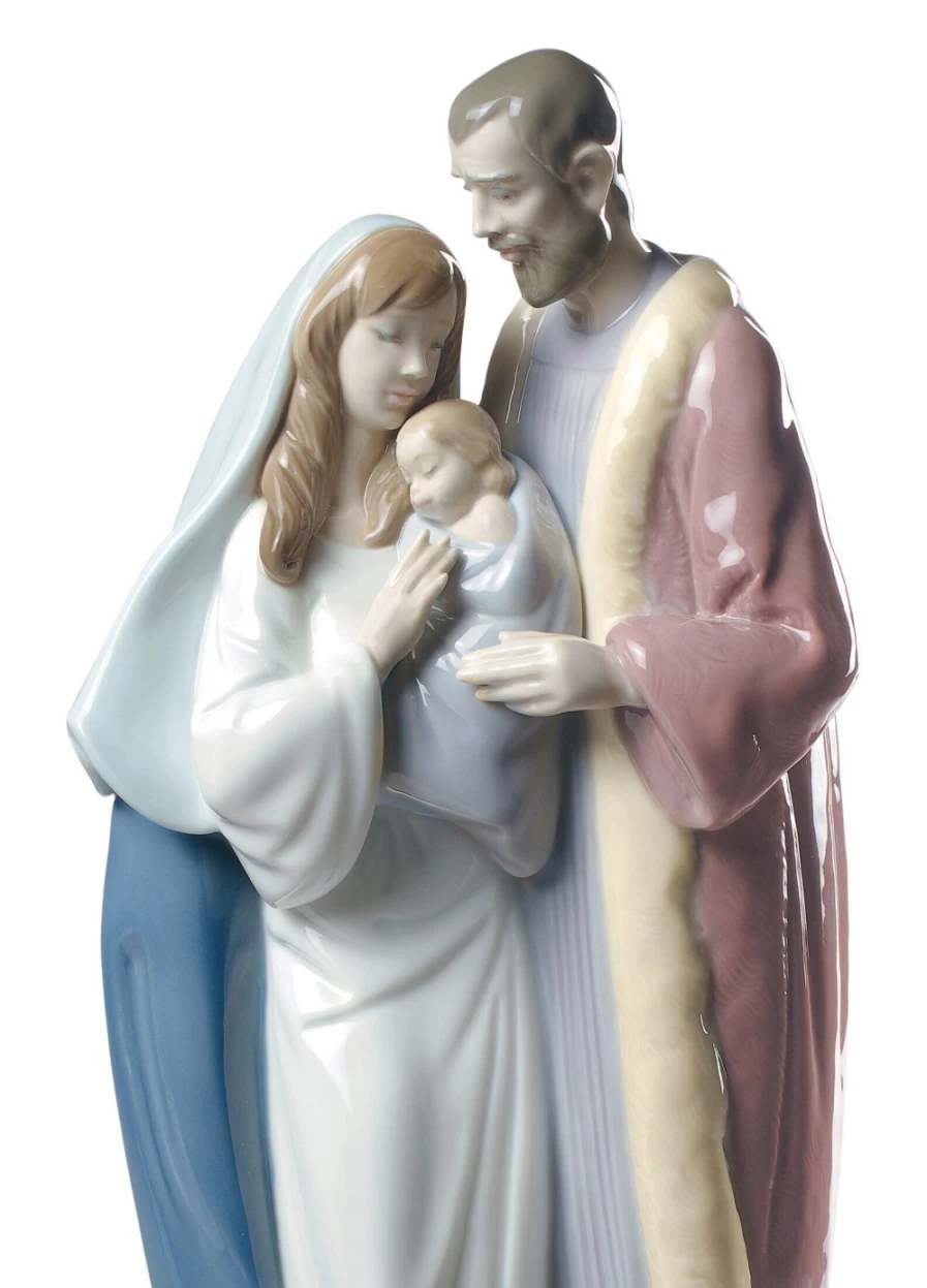 "Lladró Blessed Family Porcelain Figurine – Elegant Home Decor Collectible"
