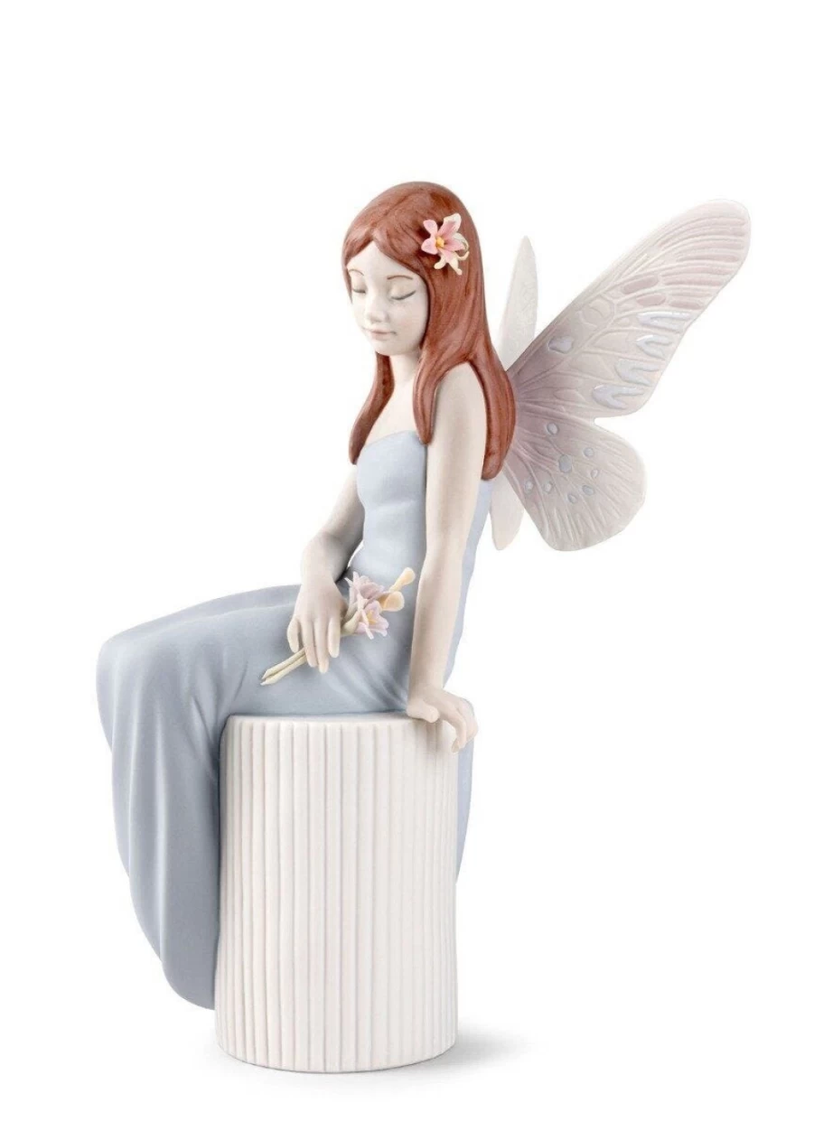 "Lladró Nature Nymph Porcelain Sculpture – Elegant Handcrafted Figurine"