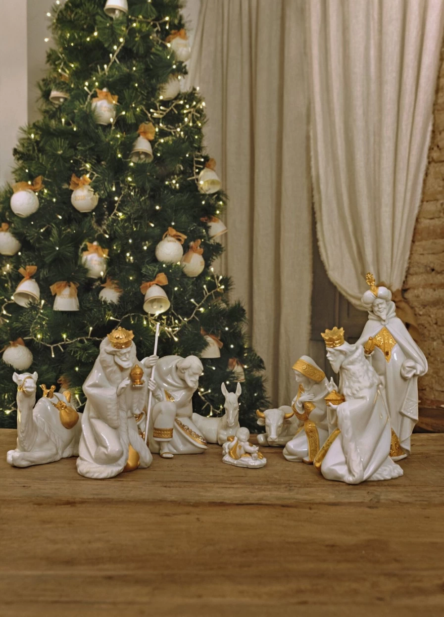 Lladró Golden King Balthasar Nativity Figurine – Handcrafted Porcelain Christmas Decoration