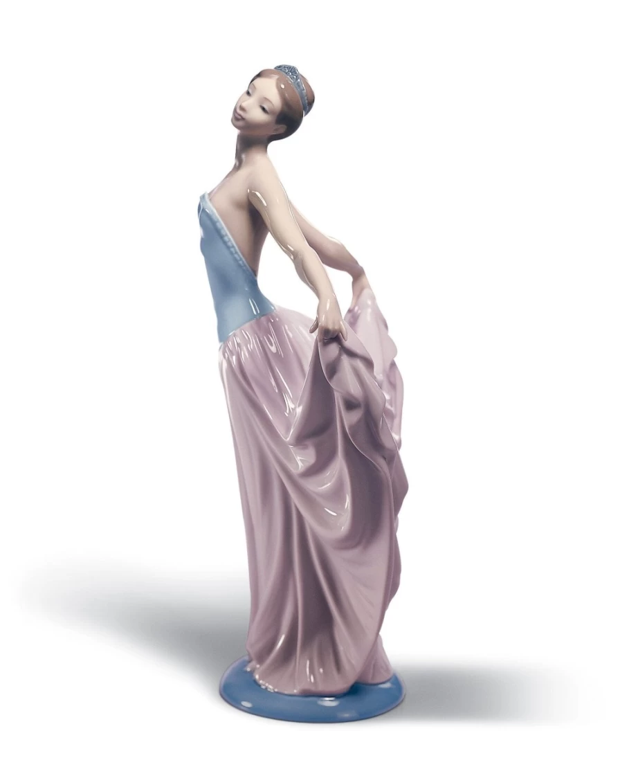 Lladró Dancer Woman Porcelain Figurine - Elegant Handcrafted Ballet Statue