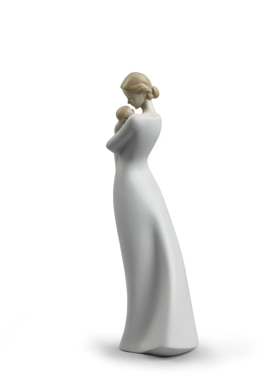 Lladró Porcelain "A Mother's Embrace" Figurine - Handcrafted Collectible Art Piece