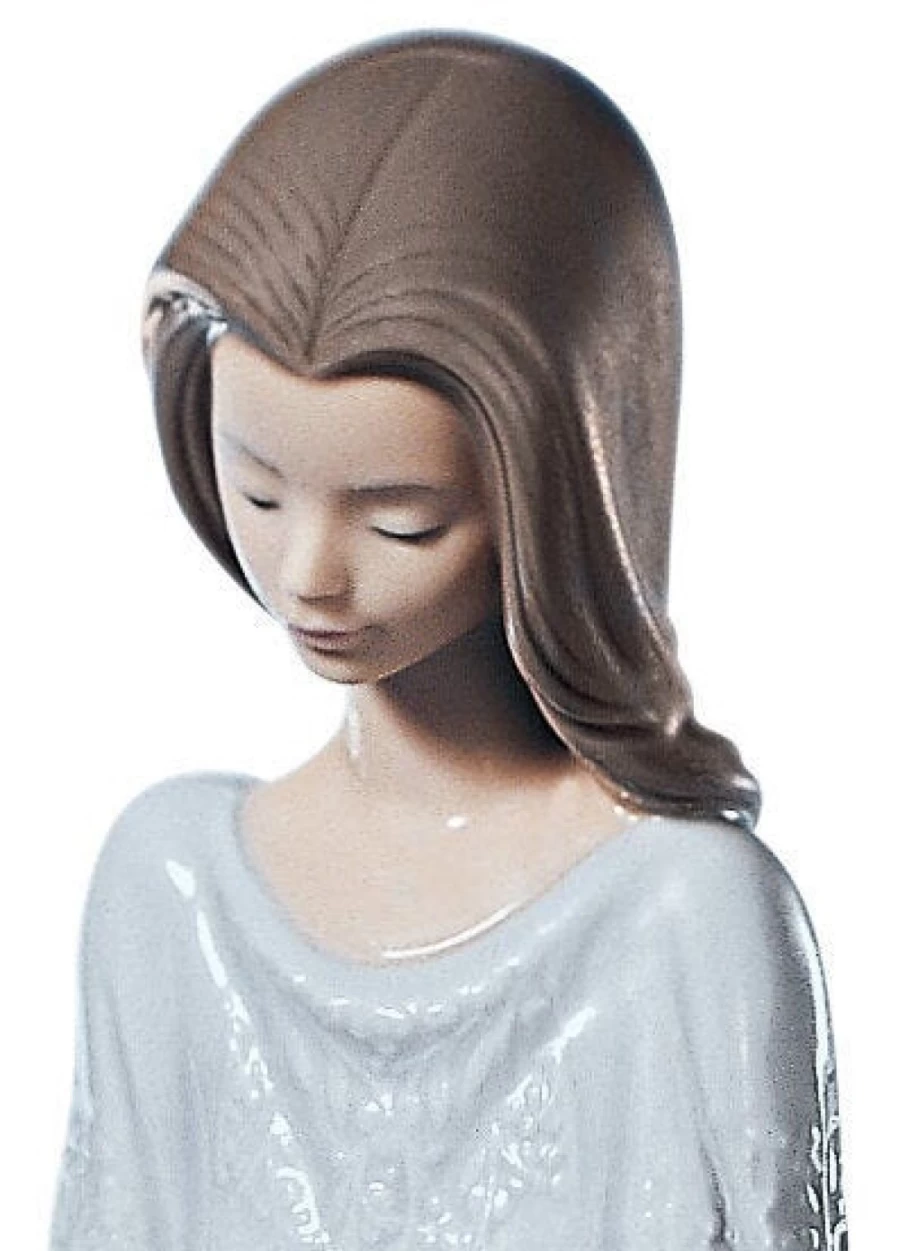 "Lladró Bedtime Story Porcelain Mother Figurine – Elegant Collectible Home Decor"