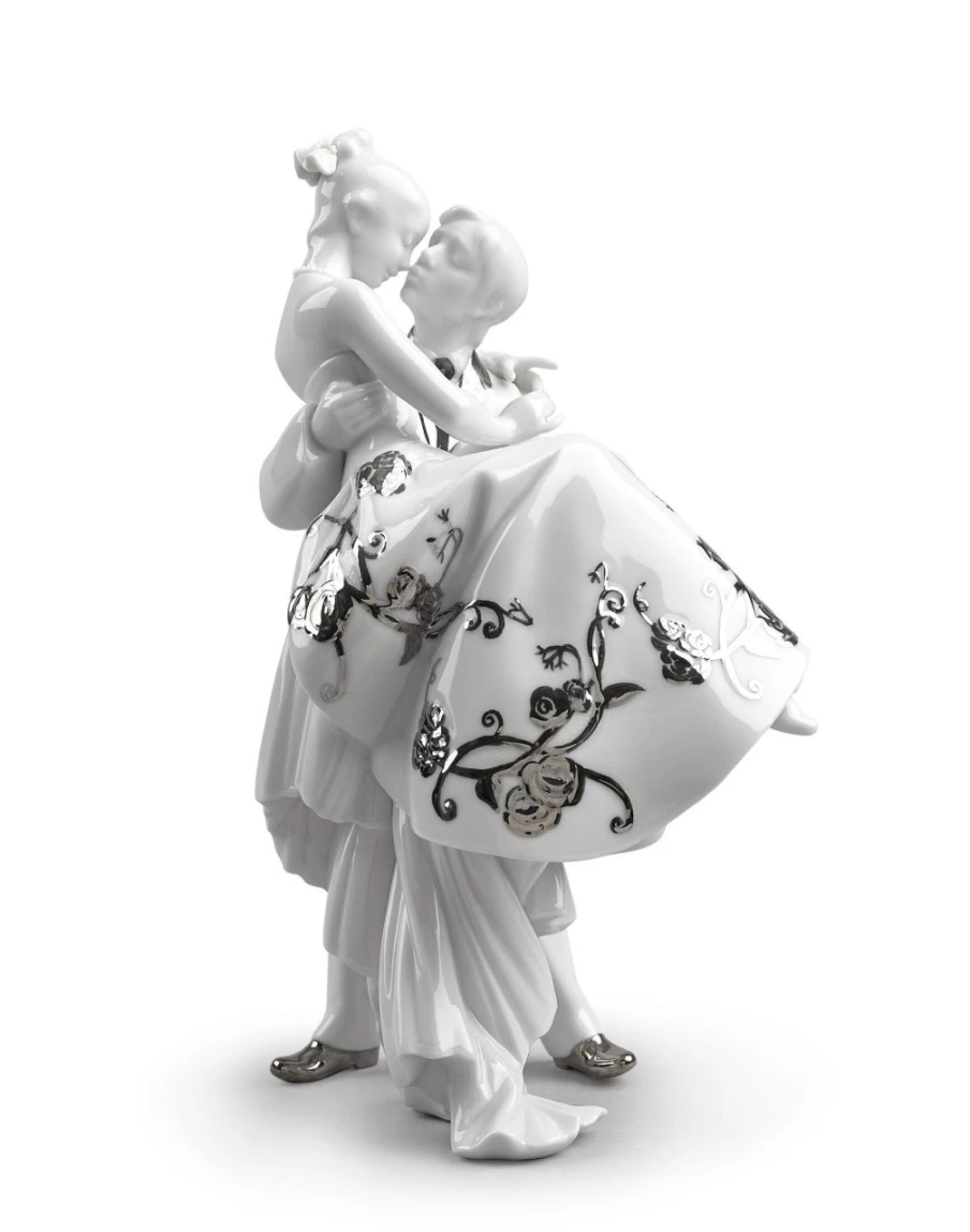 Lladró Silver Luster "The Happiest Day" Couple Figurine - Elegant Porcelain Sculpture
