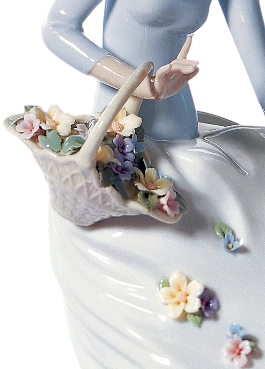 Lladró Wind Woman Figurine with Petals - Elegant Porcelain Sculpture for Home Decor