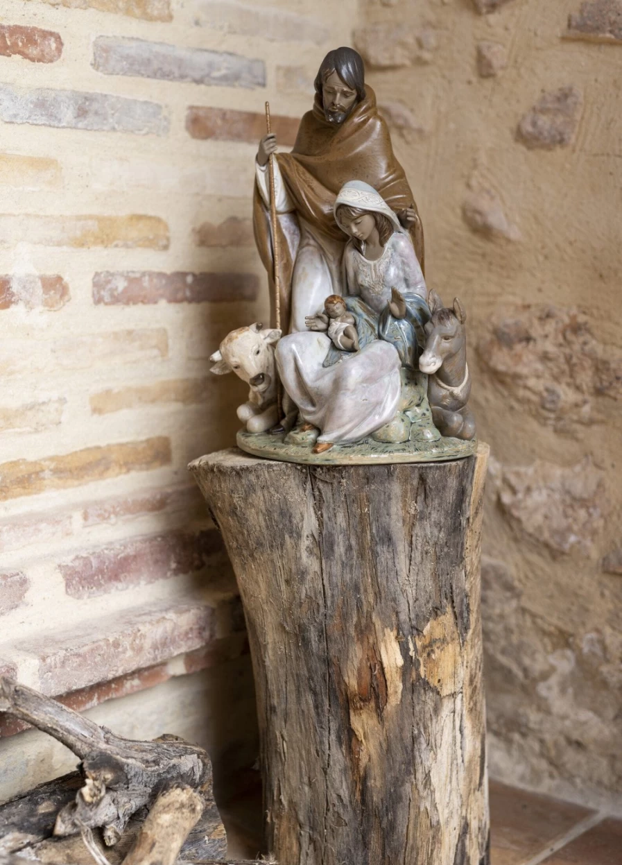 Lladró Joyful Event Nativity Figurine - Handcrafted Gres Porcelain Christmas Decoration
