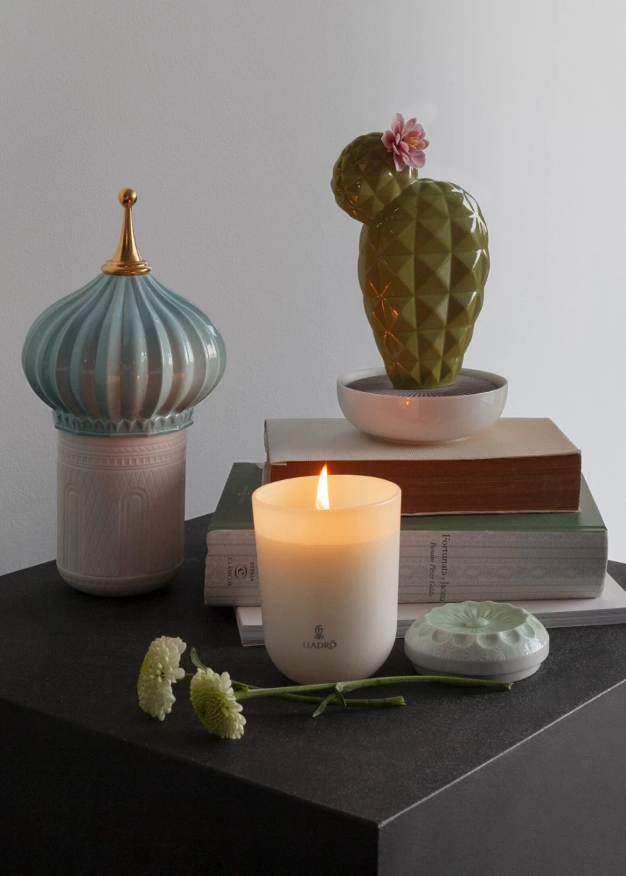 Lladró Opuntia Cactus Essential Oil Diffuser with Tropical Blossoms Fragrance