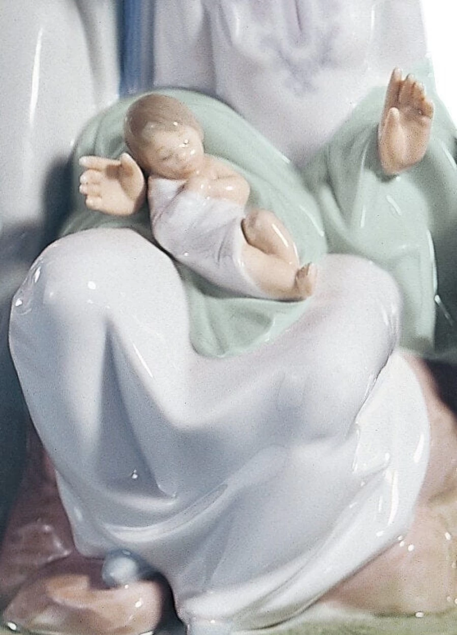 Lladró Joyful Nativity Scene Figurine - Handcrafted Porcelain Christmas Decoration