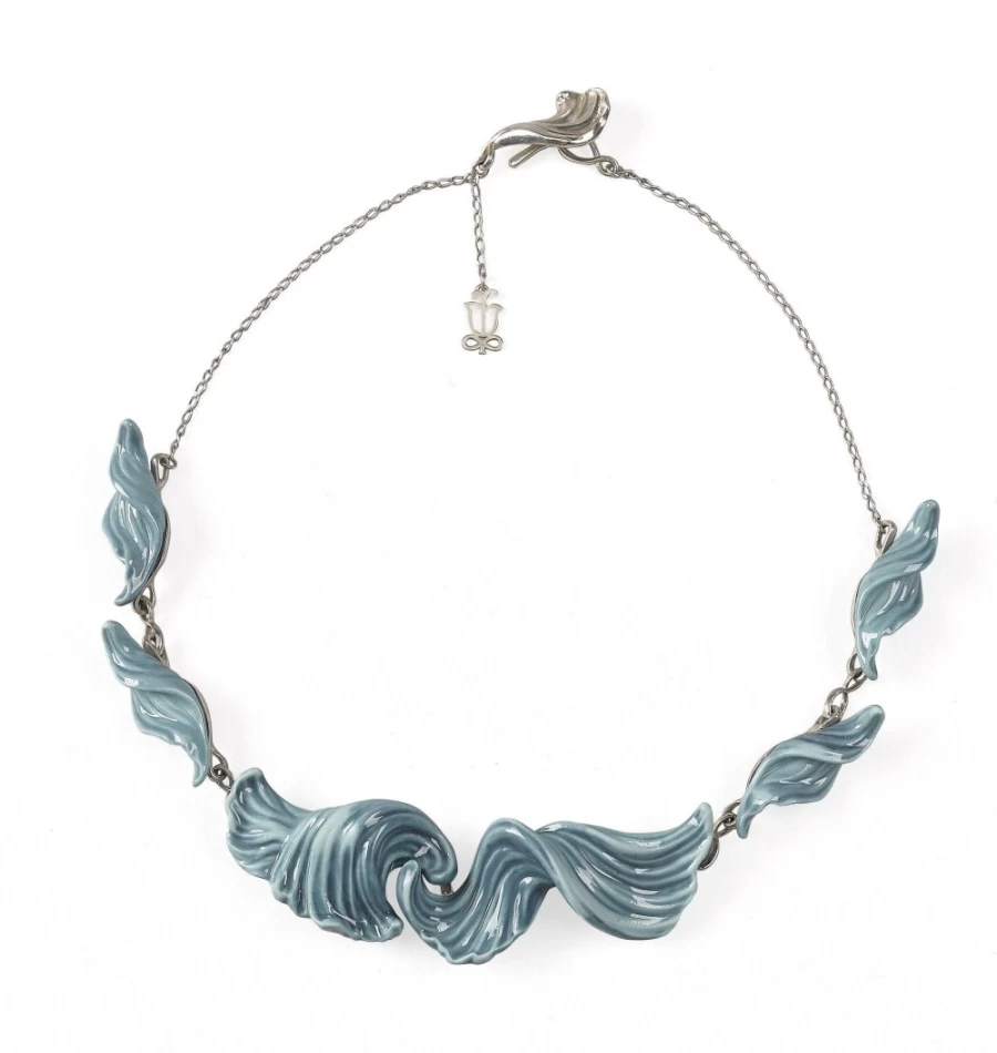 Lladró Exquisite Aquarium Pendant Necklace - Elegant Handcrafted Jewelry for Women