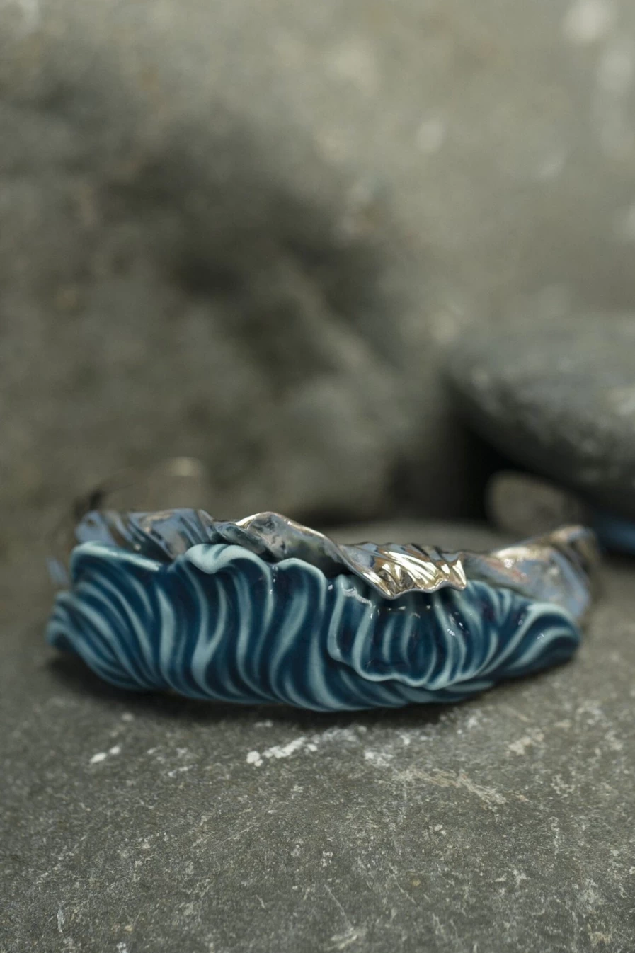 Lladró Elegant Aquarium Cuff - Exquisite Handcrafted Porcelain Jewelry for Unique Style