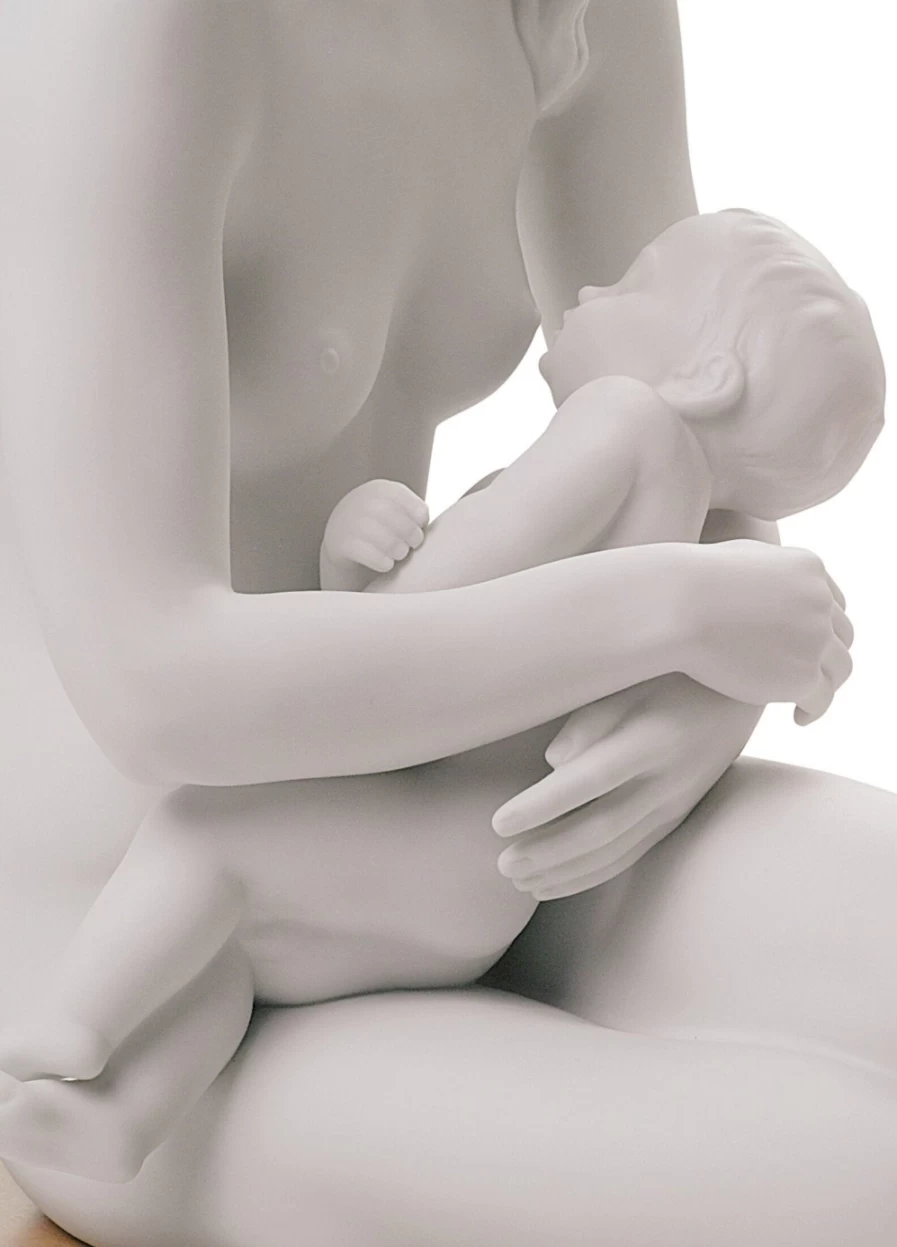 Lladró Mother Figurine - Elegant Porcelain Sculpture Celebrating the Nurturing Bond