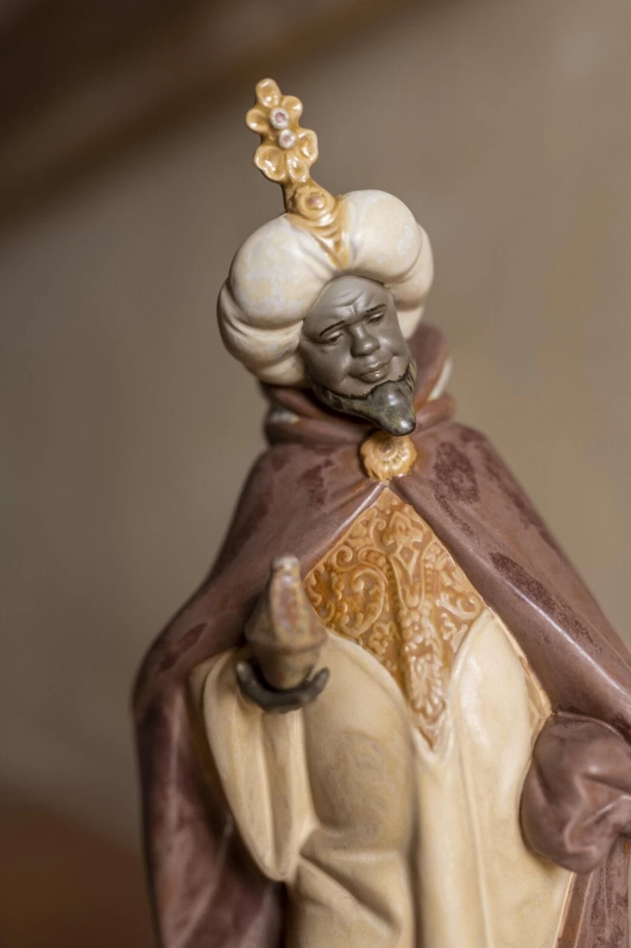 Lladró Balthasar Nativity Figurine - Handcrafted Gres Porcelain Christmas Decoration