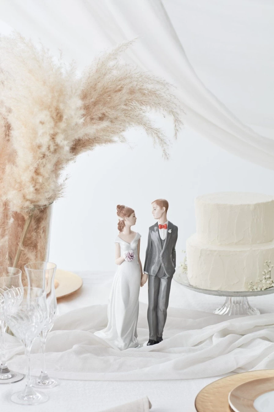 Lladró Soulmates Bride I Porcelain Figurine - Elegant Wedding Sculpture