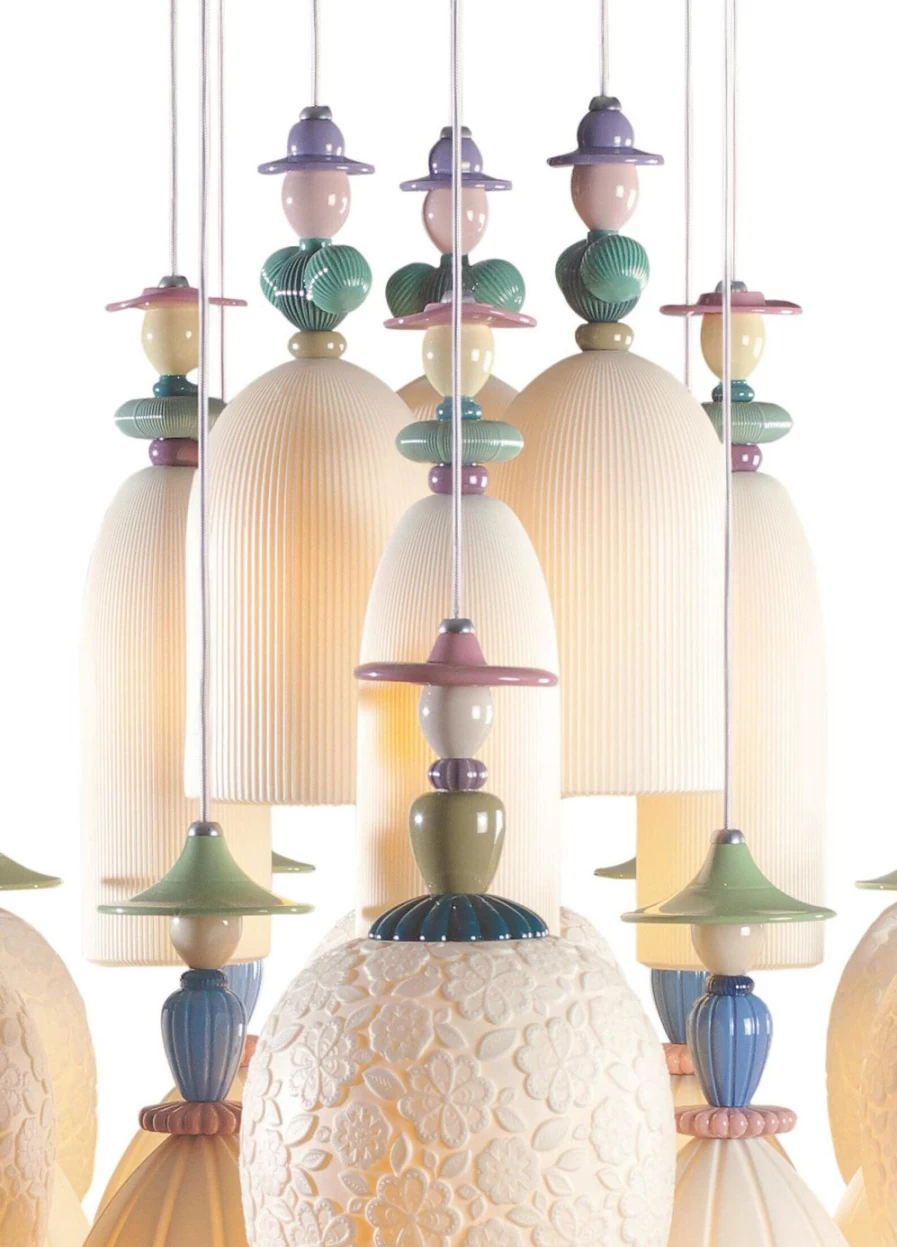 Lladró Mademoiselle 18-Light Crystal Chandelier with Dancing Sand Design for Elegant Home Decor